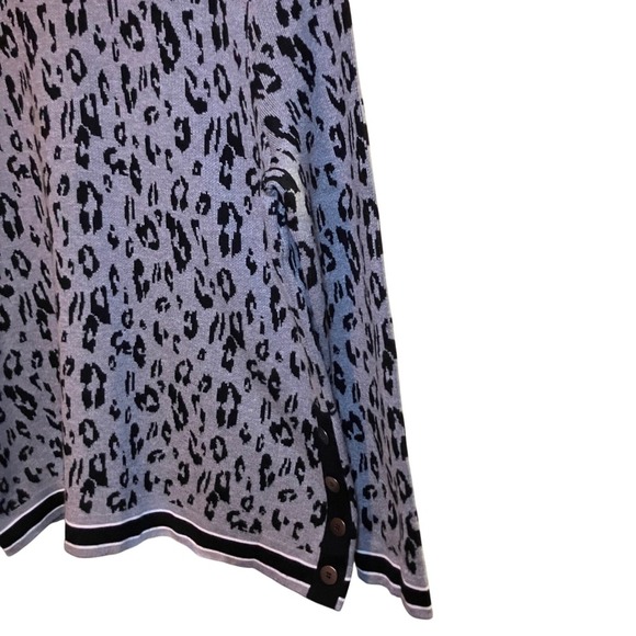 Investments Petites Animal Print Button Accent Gray Pullover Sweater Top - Picture 4 of 6